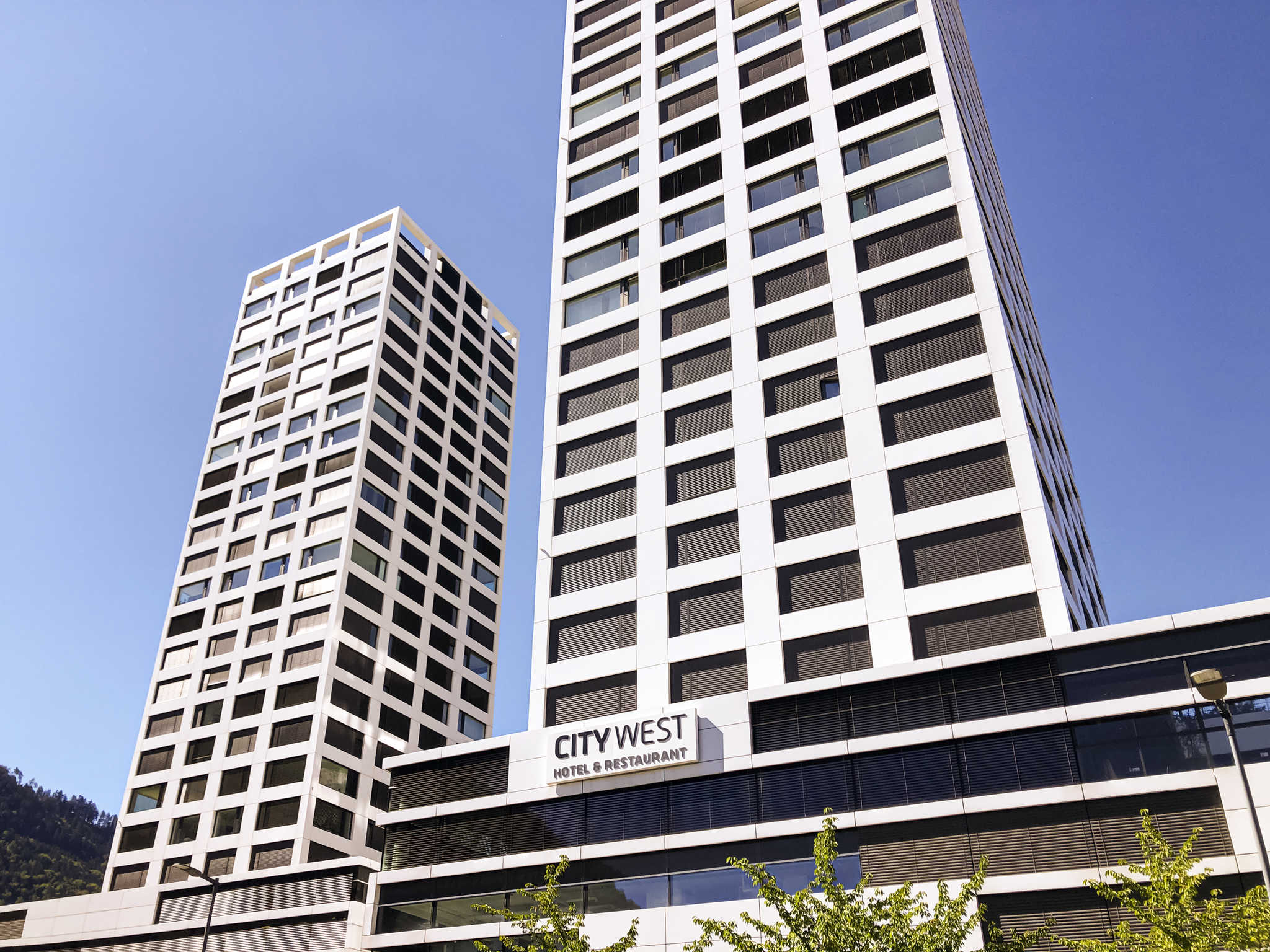 https://all.accor.com/B7Z9