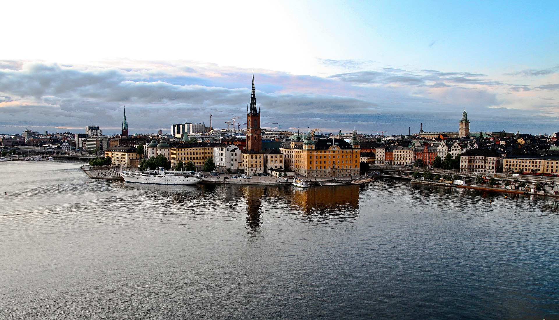 stockholm-summer-5385185_1920