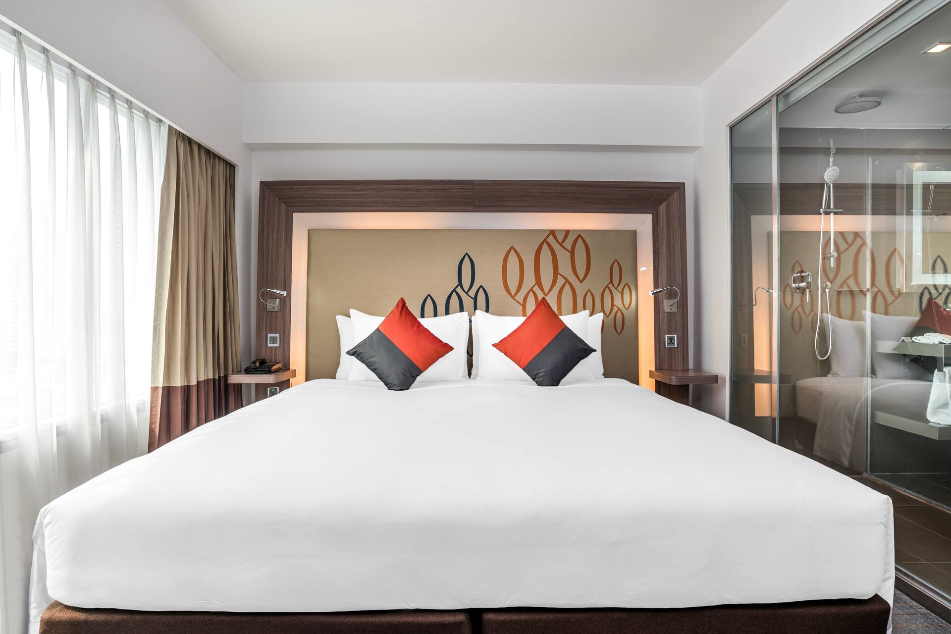 hgi-silom-accommodation-superior-room-kind-bed-001